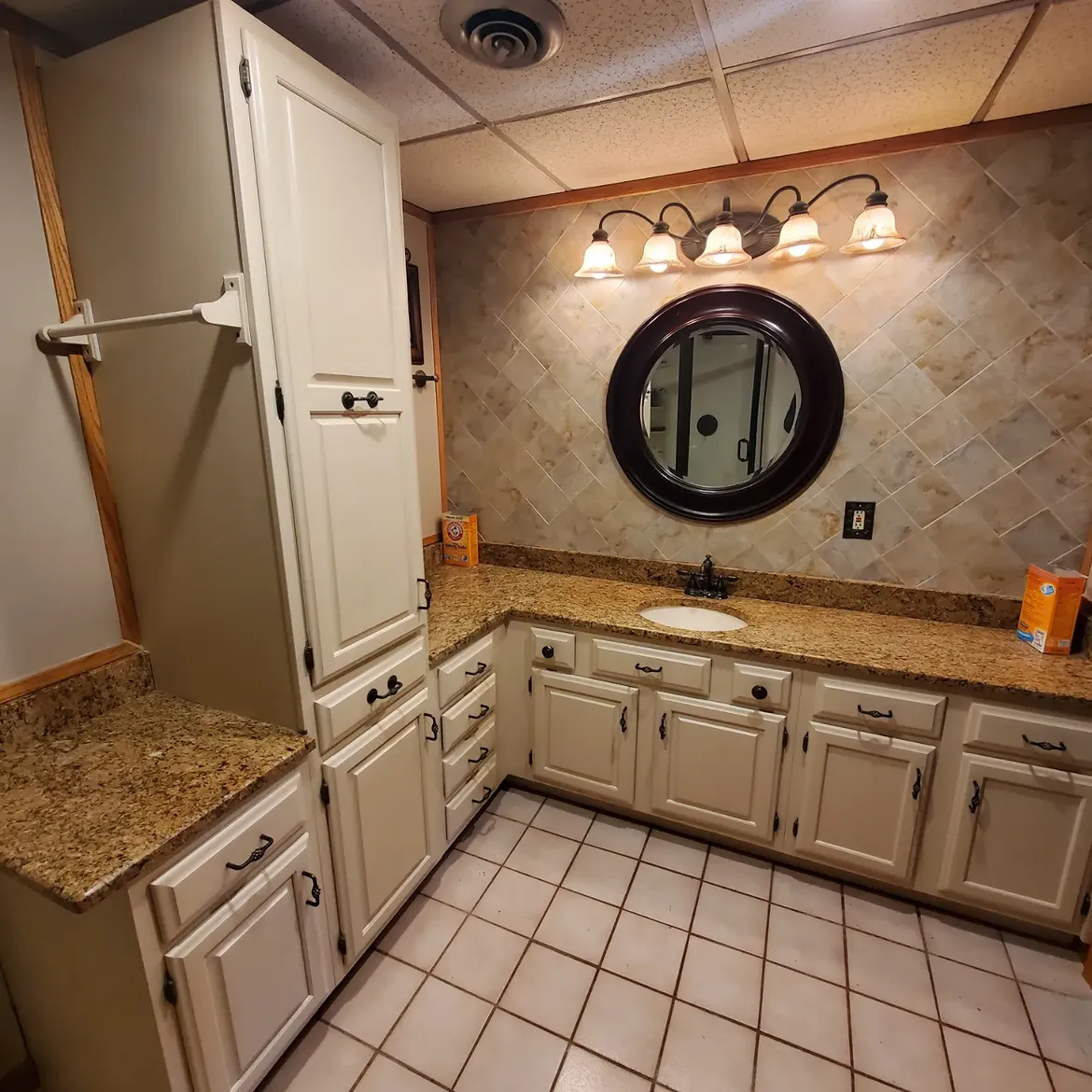 Accent kitchen island spray refinishing
